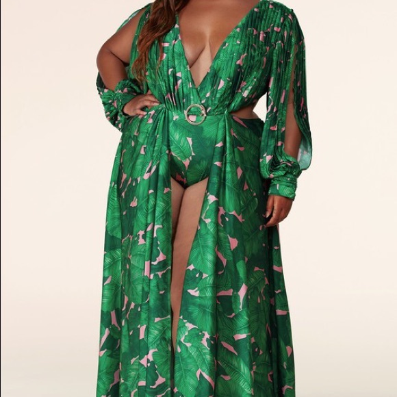 L'ATISTE Dresses & Skirts - LATISTE Plus Size Tropical Leaf Floral Maxi Dress